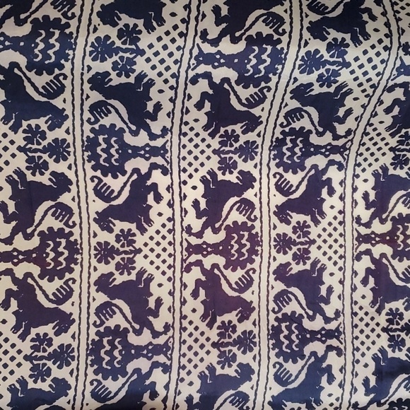 Vintage Scarves by Vera Neuman navy & white approx 21 square 100% acetate - Picture 6 of 8